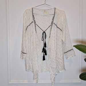 Japna‎ White Top with Black Accents